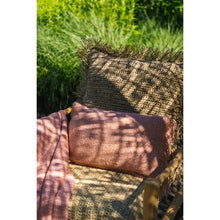 Afbeelding in Gallery-weergave laden, Kussenhoes 'Oh My Gee' - Zalmroze - 30x50 cm