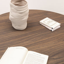 Afbeelding in Gallery-weergave laden, Ronde Eettafel Mae, 120 cm, Bruin Notenhout