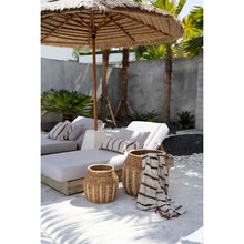 Afbeelding in Gallery-weergave laden, Kussenhoes 'Oh My Gee' - Concrete Velvet gestreept - 30x50 cm