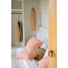 Afbeelding in Gallery-weergave laden, Kussenhoes 'Oh My Gee' - Zalmroze - 30x50 cm