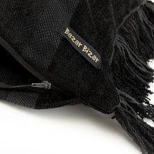 Afbeelding in Gallery-weergave laden, Kussenhoes 'Oh My Gee' - Zwart Fluweel - 40x40 cm