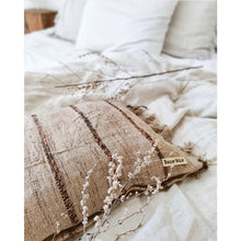 Afbeelding in Gallery-weergave laden, Kussenhoes 'Oh My Gee' - Beige Zwart - 30x50 cm