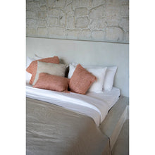 Afbeelding in Gallery-weergave laden, Kussenhoes 'Oh My Gee' - Zalmroze - 30x50 cm