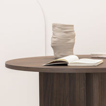 Afbeelding in Gallery-weergave laden, Ronde Eettafel Mae, 120 cm, Bruin Notenhout