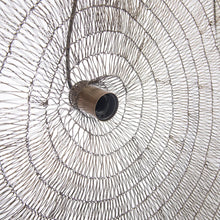 Afbeelding in Gallery-weergave laden, De Namaste-hanglamp - Messing - M