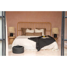 Afbeelding in Gallery-weergave laden, Kussenhoes 'Oh My Gee' - Beige Zwart - 35x100 cm