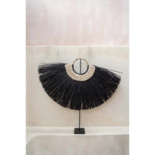 Afbeelding in Gallery-weergave laden, Bohemian Alang Cowrie op Stand