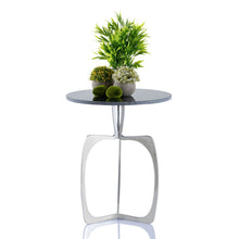 Afbeelding in Gallery-weergave laden, Ronde bijzettafel van aluminium met marmeren blad