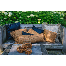 Afbeelding in Gallery-weergave laden, Kussenhoes 'Oh My Gee' - Kaneel bruin - 35x100 cm