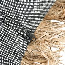 Afbeelding in Gallery-weergave laden, Katoenen kussenhoes 'Bonita' - Natuurlijk Zwart - 40x40 cm