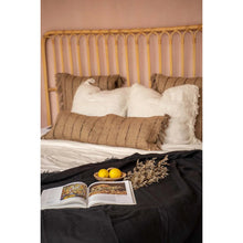 Afbeelding in Gallery-weergave laden, Kussenhoes 'Oh My Gee' - Beige Zwart - 35x100 cm