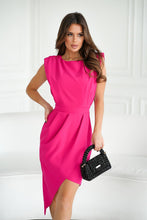 Afbeelding in Gallery-weergave laden, Getailleerde elegante jurk met asymmetrische rok en open rug