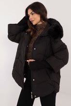 Afbeelding in Gallery-weergave laden, Gewatteerd damesjack met afneembaar bont