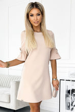 Afbeelding in Gallery-weergave laden, Comfortabele trapezejurk met uitlopende mouwen en strikjes