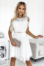 Afbeelding in Gallery-weergave laden, Jurk met kant en gouden riem