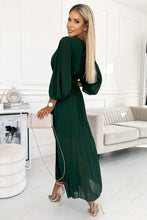 Afbeelding in Gallery-weergave laden, Geplooide chiffon jurk met halslijn, lange mouw en ceintuur