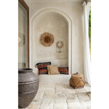 Afbeelding in Gallery-weergave laden, Kussenhoes 'Oh My Gee' - Zwart Oranje - 60x60 cm