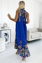 Afbeelding in Gallery-weergave laden, Satijnen geplooide maxi-jurk met symmetrisch bloemenpatroon - Wit en Blauw
